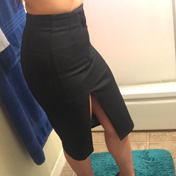 Stretchy Black Pencil Skirt w/High Slit from Guess - Picture 7 of 8